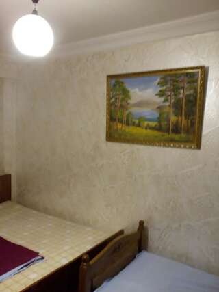 Курортные отели Mini Hotel on Guramishvili 22 Кобулети Классический трехместный номер-3